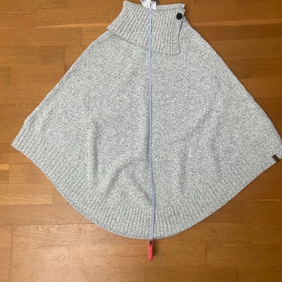Roots Snow Fox Poncho O/S NWT - Picture 1 of 6